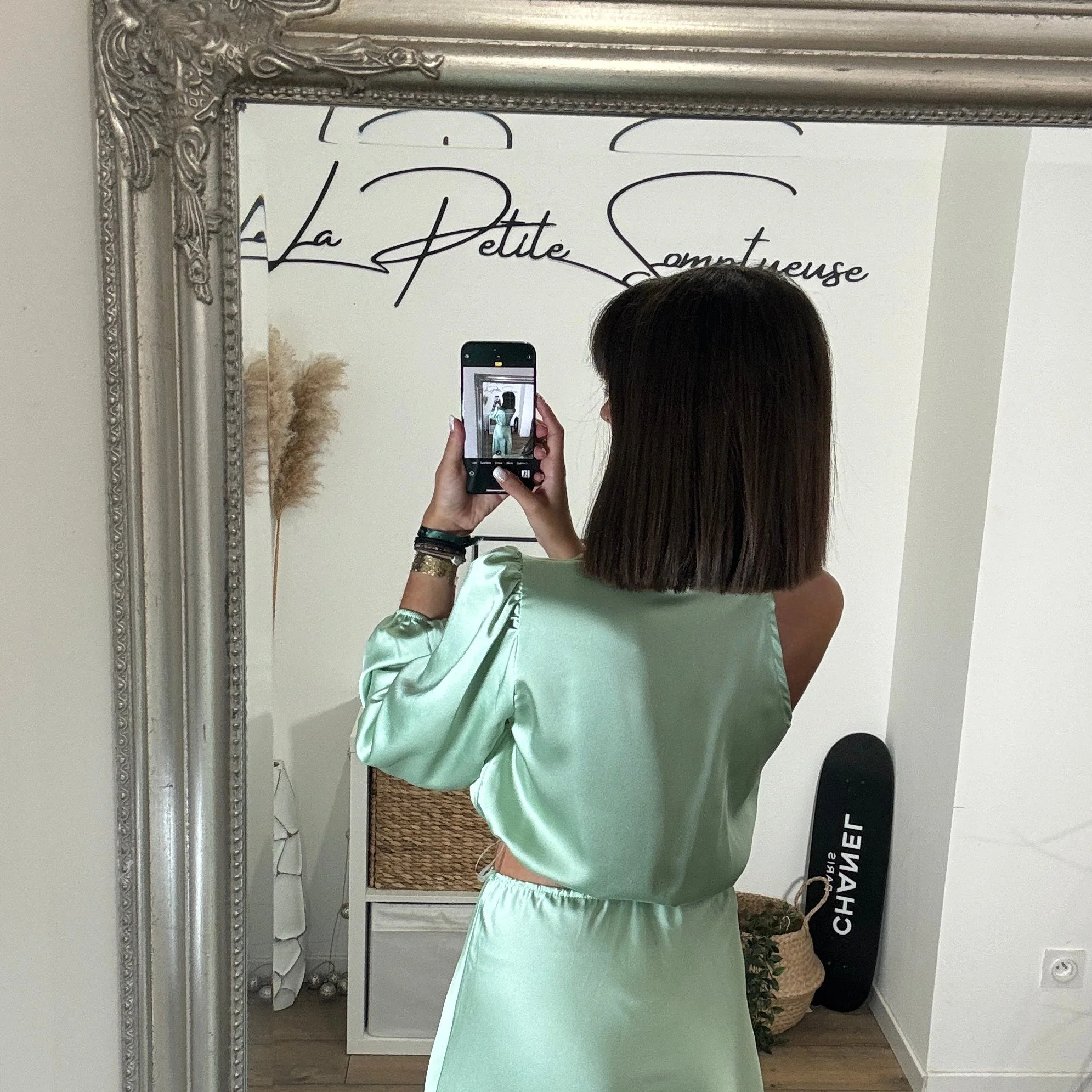 ROBE ASYMETRIQUE SATIN VERT SAUGE LOLA - Image 3